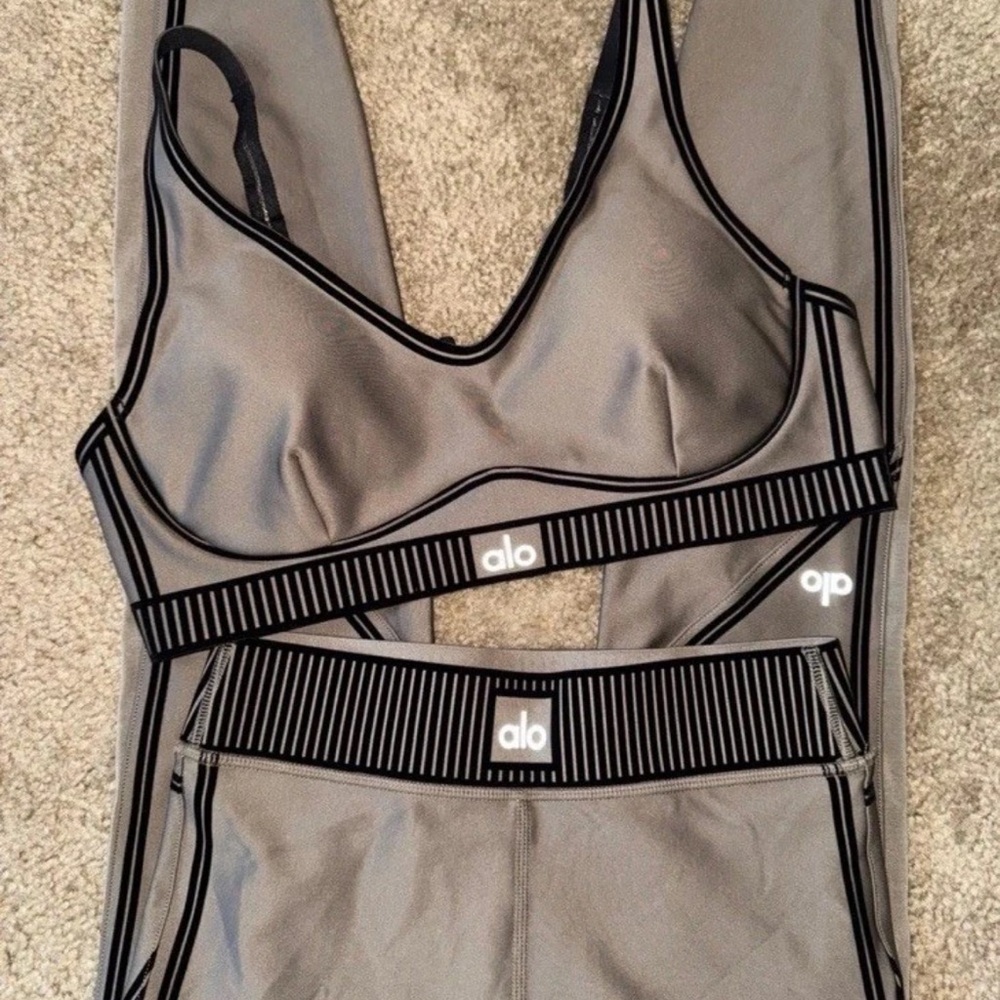 alo mesh airlift high waist line up leggings bra set Olive tree Size L